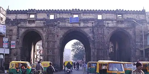 Teen Darwaza