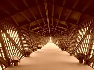 The Infinity Room juts out 218 feet (66&nbsp;m) from the House on the Rock, without supports underneath. The room has over 3000 windows.