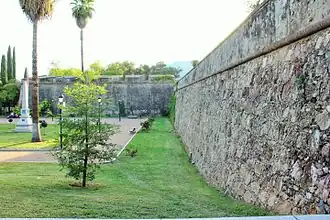 Curtain wall with an outdoor park and monoliths to the fallen in the War of Independence