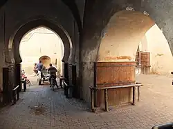 The bending passage inside the gate
