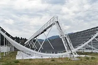 One of the four wire-mesh half pipe reflectors