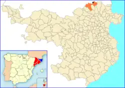 Els Límits (black dot) in la La Jonquera municipality (orange) within the Province of Girona. Spanish map in the corner shows the province of Girona (blue) and the rest of Catalonia (red)