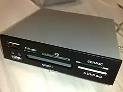 Internal memory card reader, a 3.5-inch-bay device