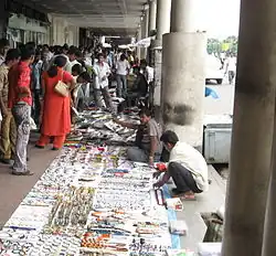Hawkers do brisk business on pavement